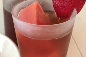 Strawberry Peach Iced Tea  – A Perfect Picnic Companion!
